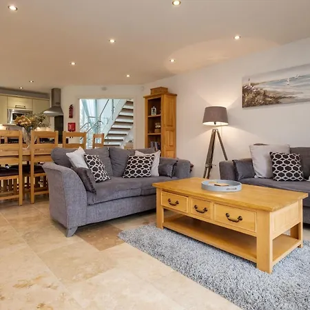 Luxurious 4 Bedroom New England Style - Trewhiddle 24 Holiday home St Austell