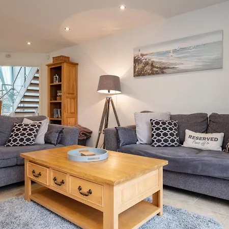 Luxurious 4 Bedroom New England Style - Trewhiddle 24 Holiday home