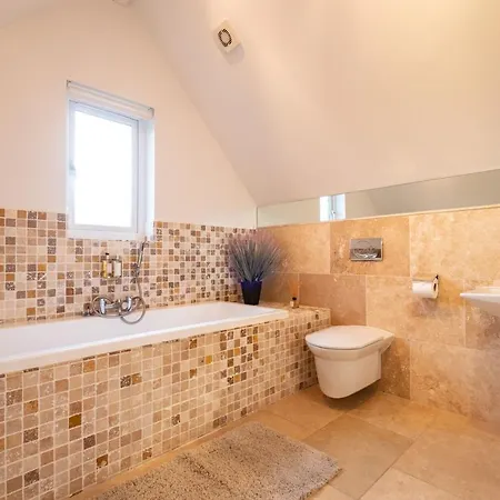 Luxurious 4 Bedroom New England Style - Trewhiddle 24 Holiday home